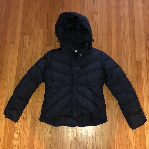 women's short puffer jacket with hood